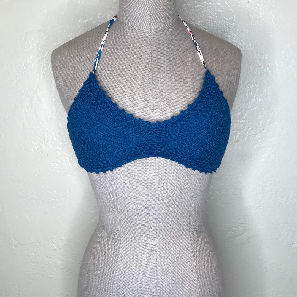 Xhilaration blue crochet knit bikini top